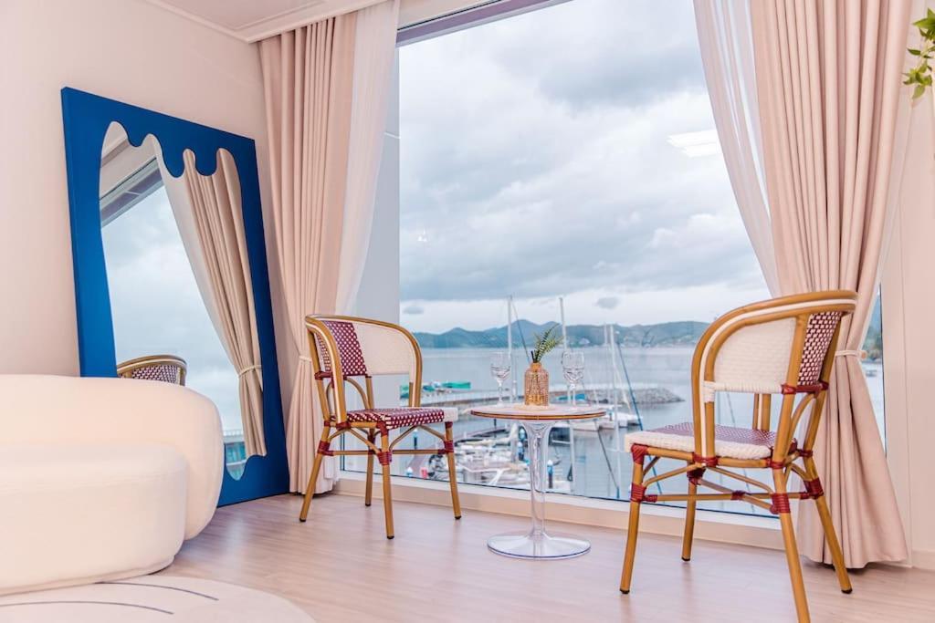 The Castle Ocean Suite Yeosu Zewnętrze zdjęcie